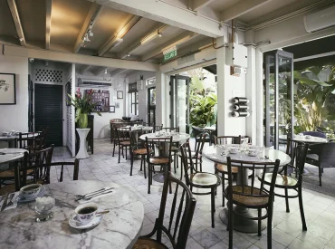 interior-mews-cafe
